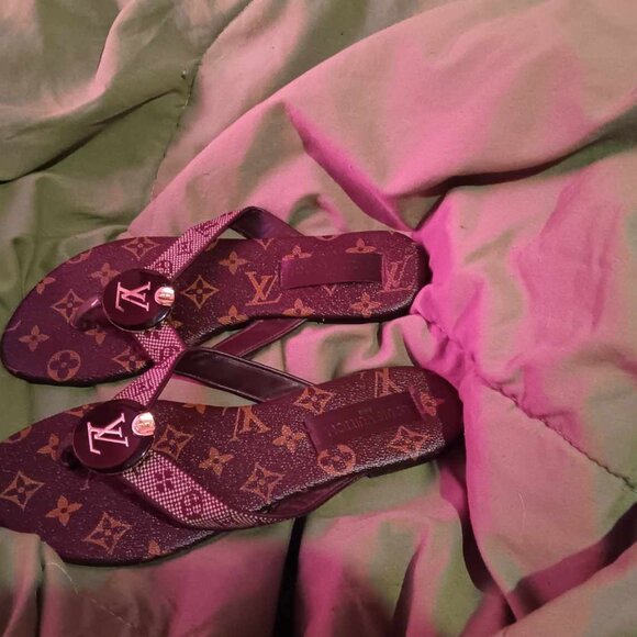 Louis Vuitton Flip Flops - Picture 2 of 3